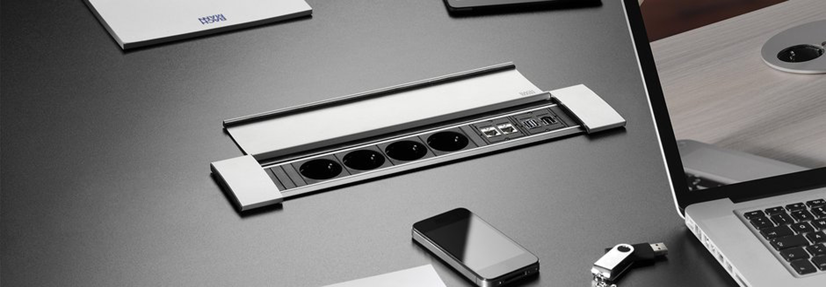 Bodentank Bachmann Konferenztechnik Anschlussfelder Konferenzausstatung